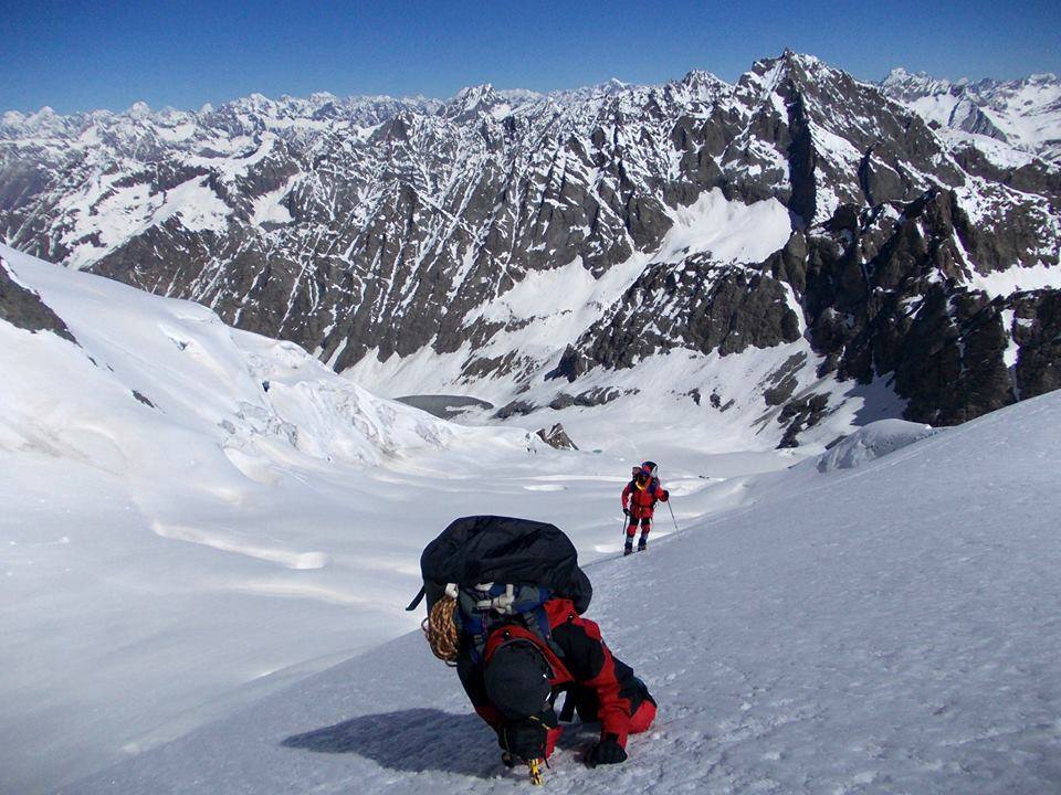 Climbers near the camp 2 of Falaksar